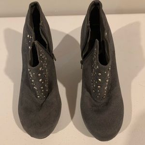 WOMEN’S HIGH HEEL STUDDED ANKLE BOOTS SZ 11W